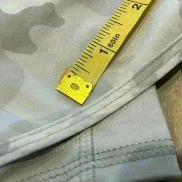 Avia active white/grey camouflage active shorts size small - Picture 2 of 8